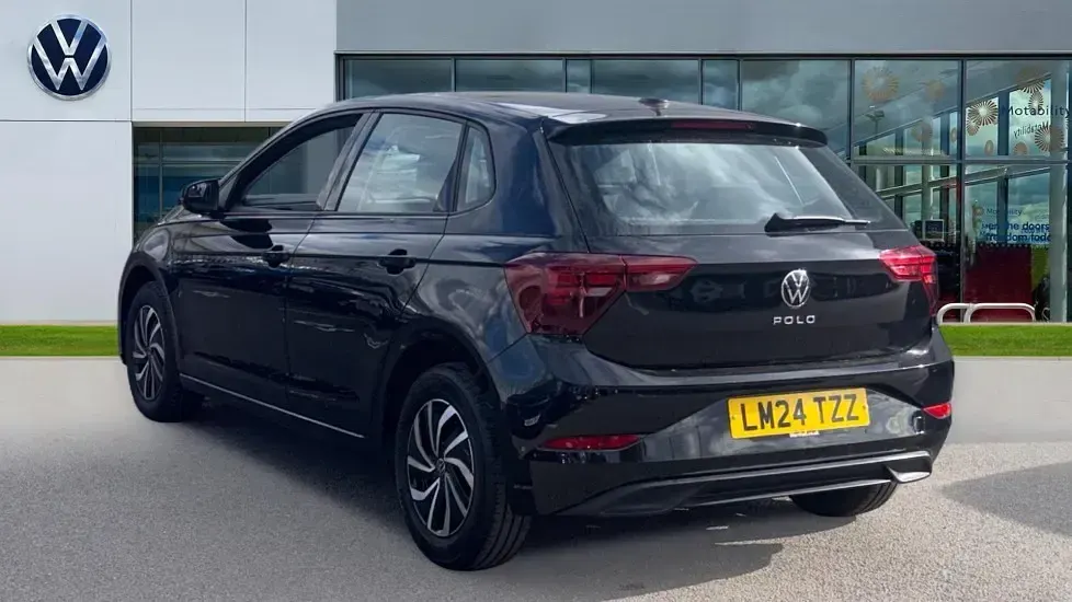 Used VW Polo Life 95 HP (69 kW) 2024 Deep black pearlescent Hatchback