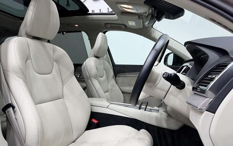 Usado Volvo XC90 Plus 250 HP (183 kW) 2024 Dourado SUV