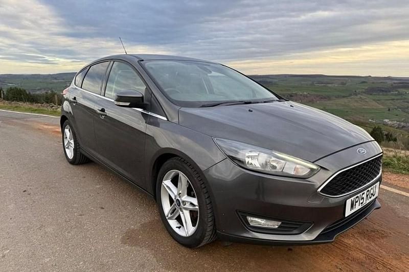 Used Ford Focus Zetec 125 HP (91 kW) 2015 Grey Hatchback