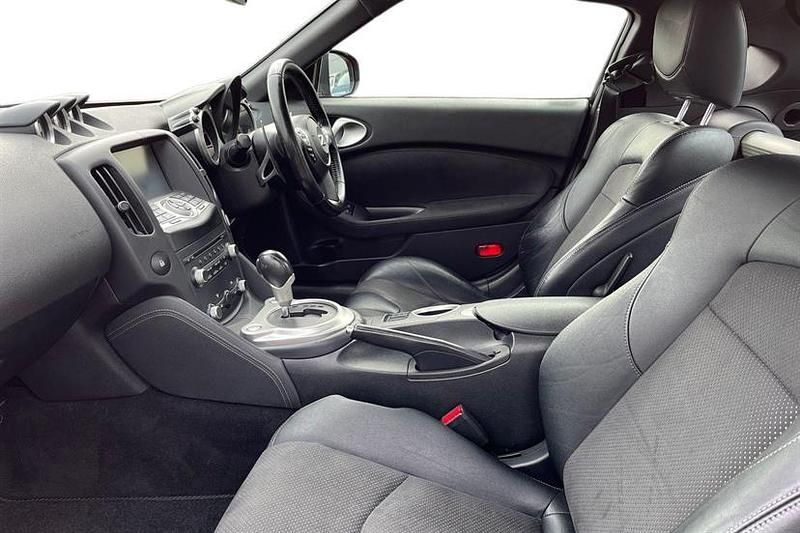 Used Nissan 370Z GT 328 HP (241 kW) 2015 Magma red Coupe