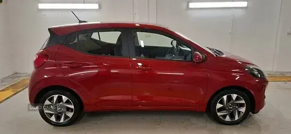 Used Hyundai i10 Advanced 66 HP (48 kW) 2024 Red Hatchback
