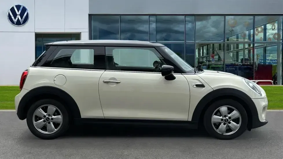 Used Mini Cooper Classic 136 HP (100 kW) 2019 White Hatchback