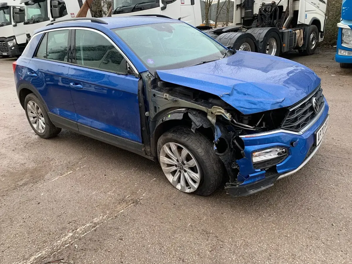 Used VW T-Roc SE 150 HP (110 kW) 2020 Blue SUV