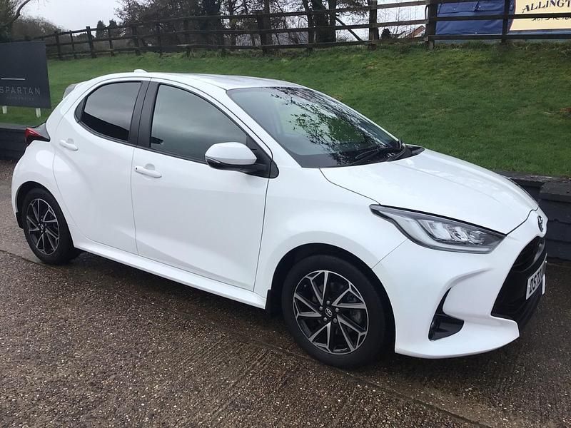 Used Toyota Yaris Hybrid Design 2023 White Hatchback