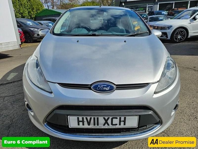 Used Ford Fiesta Titanium 94 HP (69 kW) 2011 Silver Hatchback