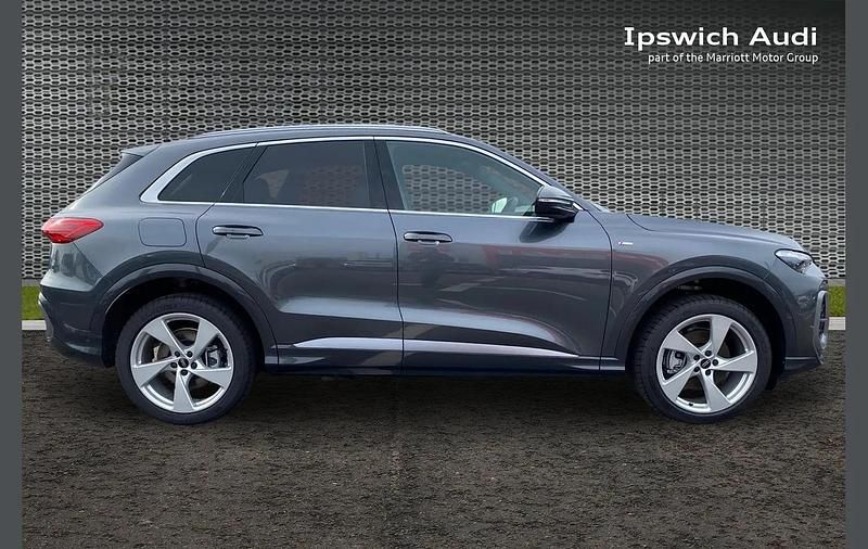 New Audi Q5 S-Line 200 HP (147 kW) 2026 Grey SUV