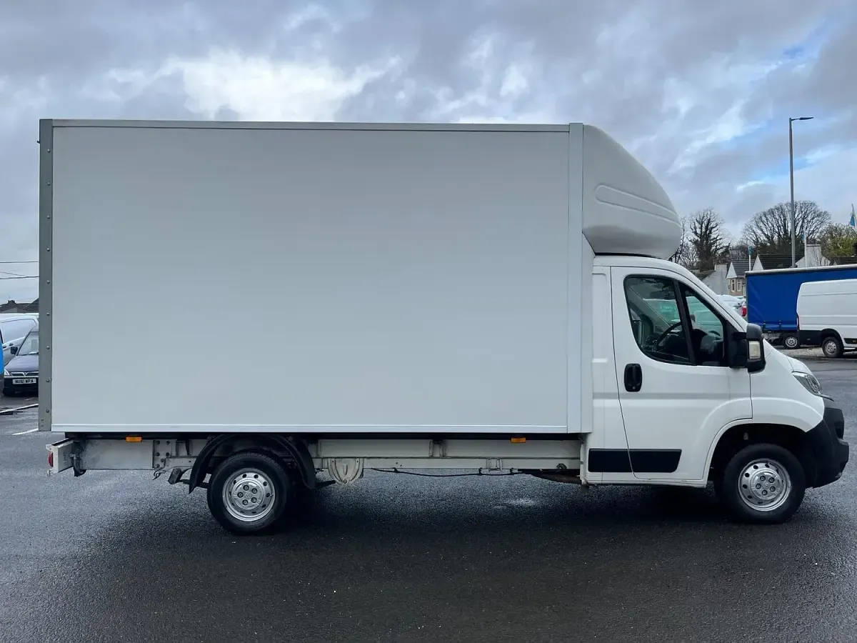 Used Citroën Relay 165 HP (121 kW) 2020 White Van