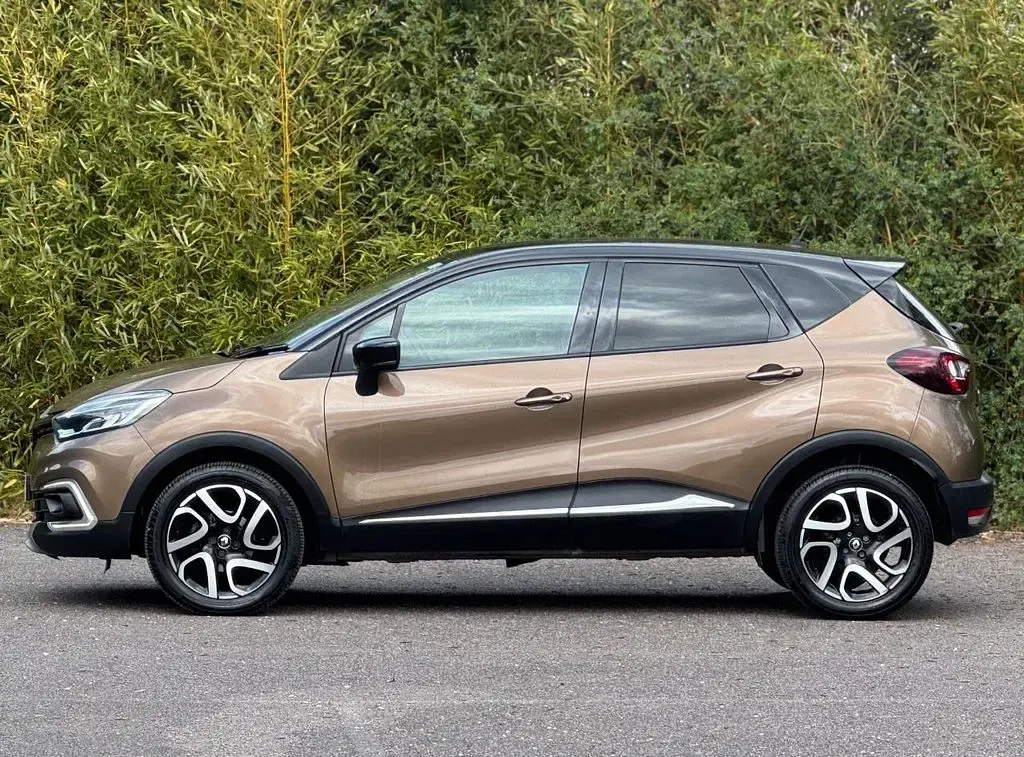 Used Renault Captur Dynamique 90 HP (66 kW) 2017 Brown/black SUV