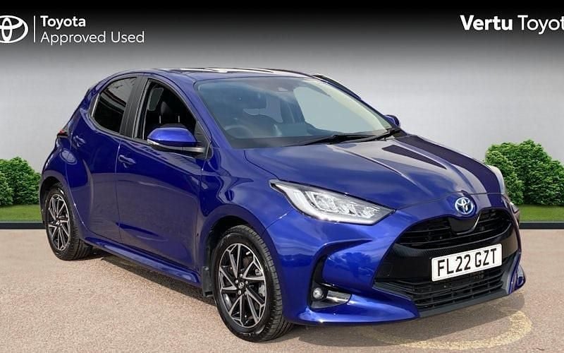 Used 2025 Toyota Yaris Hybrid Design Hatchback | £16,080 (Super price) - Image 1/4