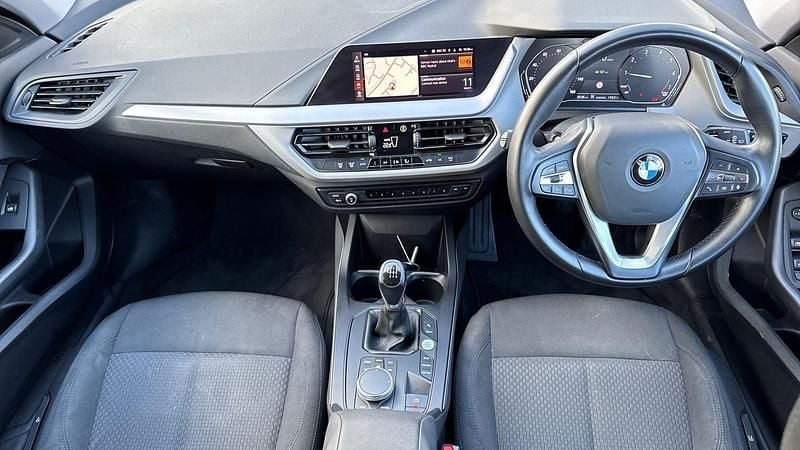 Used BMW 118 Sport Line 138 HP (101 kW) 2020 Silver Hatchback