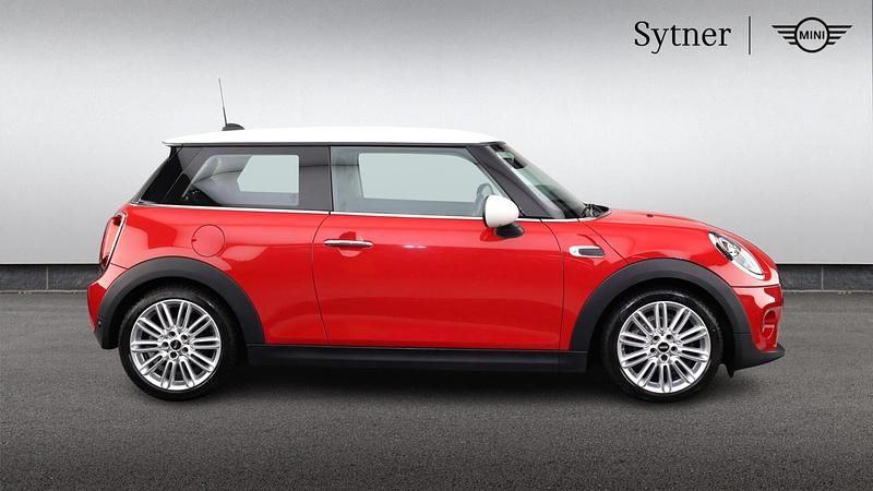 Used Mini Cooper Hatch 134 HP (98 kW) 2018 Red Hatchback
