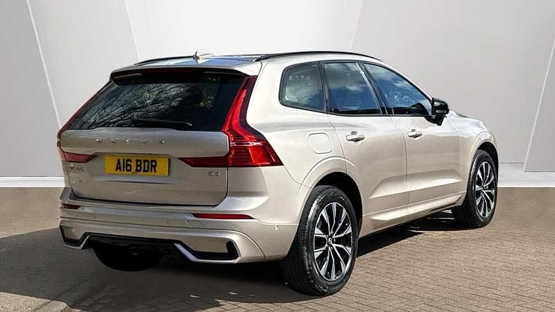 Used Volvo XC60 Plus 194 HP (142 kW) 2023 Gold SUV