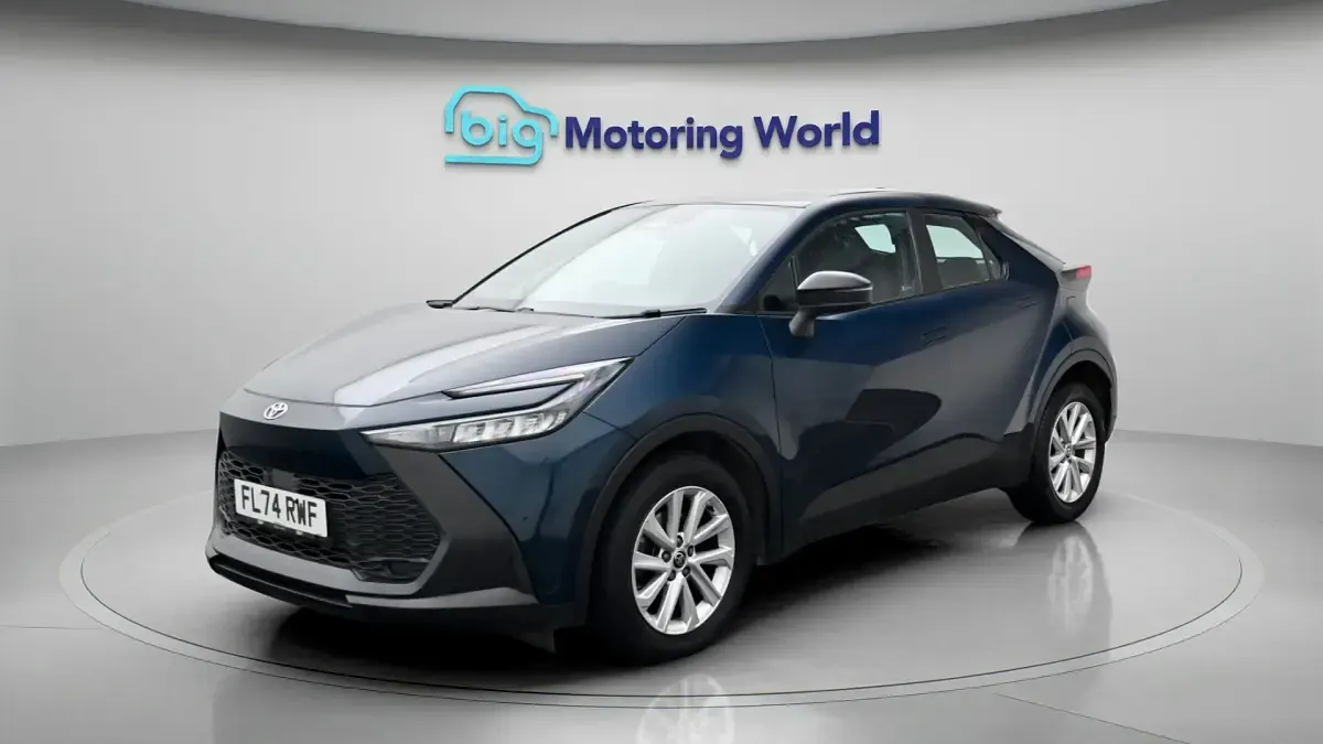 Usado Toyota C-HR 140 HP (102 kW) 2024 SUV