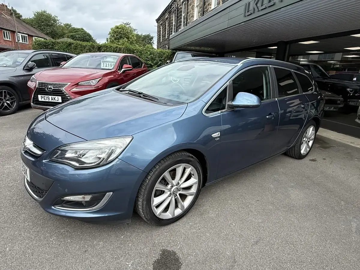 Used Vauxhall Astra Elite 136 HP (100 kW) 2015 Blue Estate