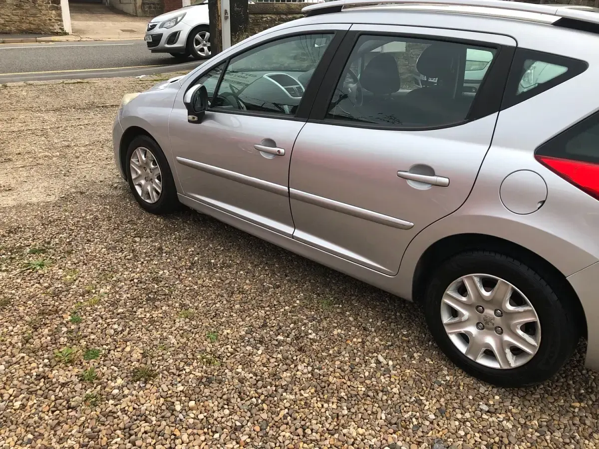 Used Peugeot 207 Active 92 HP (67 kW) 2012 Silver Estate