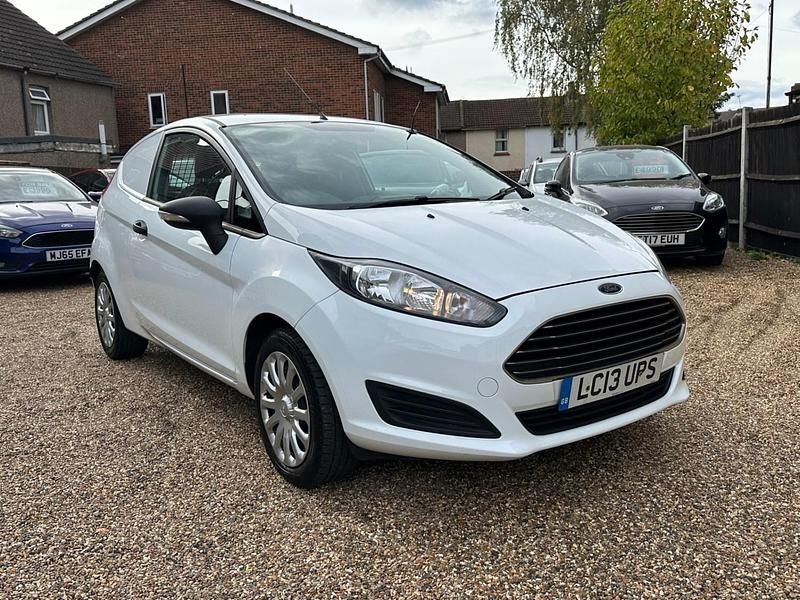 White Used 2013 Ford Fiesta Van | £2,490 (Fair price) - Image 1/4