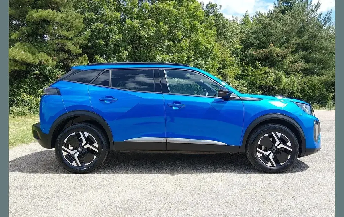 Used Peugeot 2008 Allure 129 HP (94 kW) 2023 Blue SUV