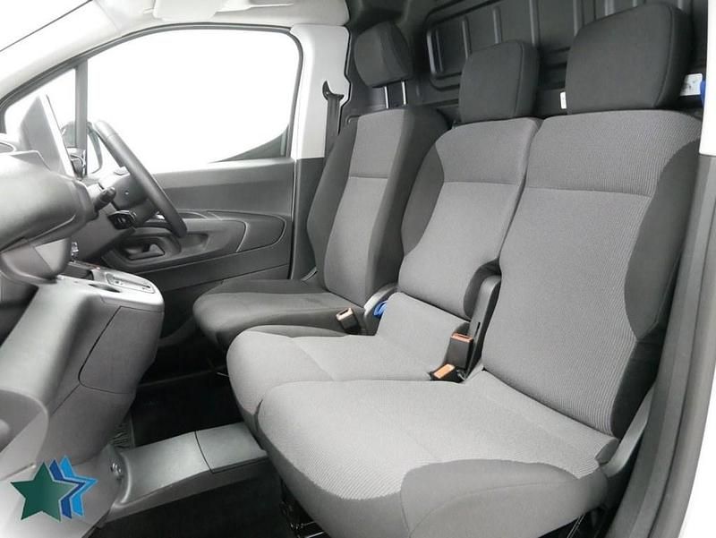 Used Toyota Proace 50 kW (68 HP) 2023 White MPV