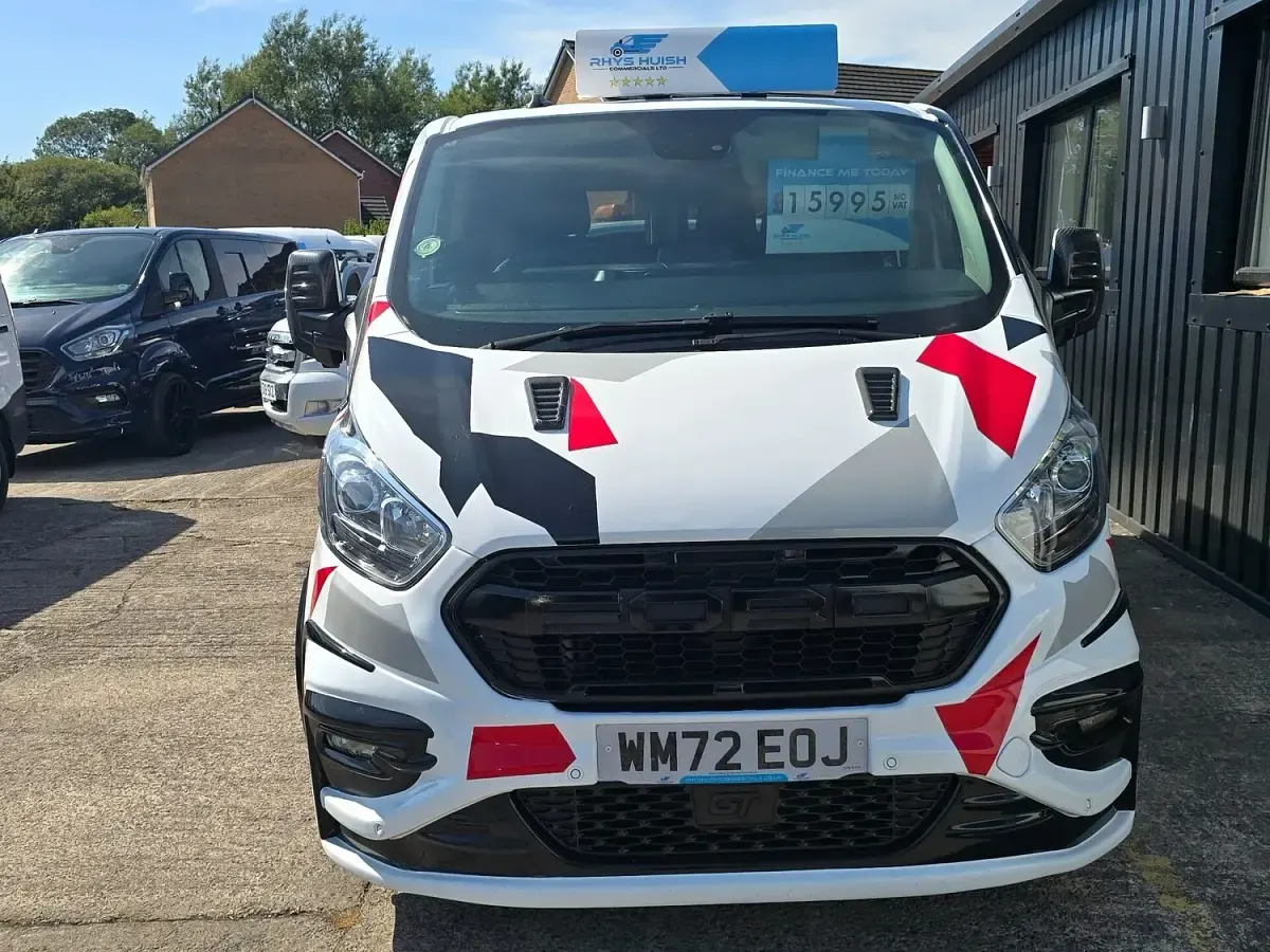 Used Ford Transit Custom Trend 2022 White Estate