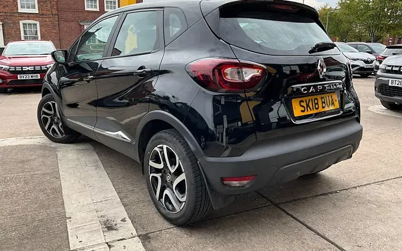 Used Renault Captur Dynamique 90 HP (66 kW) 2018 Black SUV