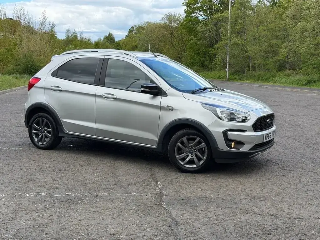 Begagnad Ford Ka Plus Active 85 HK (62 kW) 2018 Silver Halvkombi