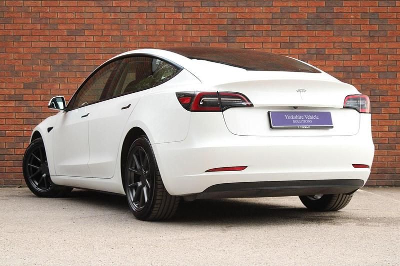 Usado Tesla Model 3 Standard Range 208 kW (283 HP) 2021 Branco Sedan