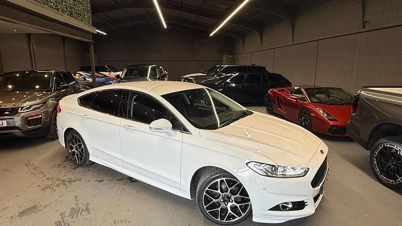 Used Ford Mondeo Titanium 180 HP (132 kW) 2016 White Hatchback