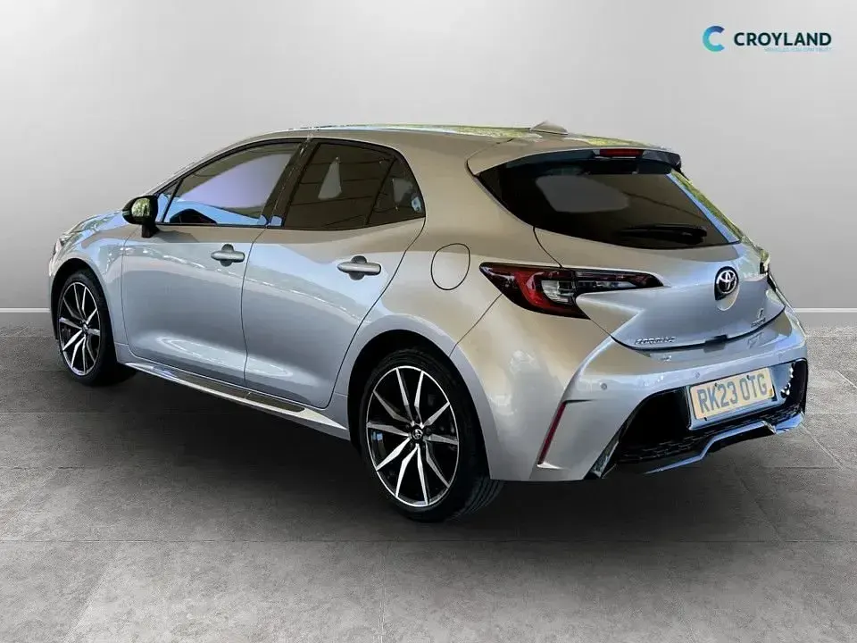 Usado Toyota Corolla Sport 140 HP (102 kW) 2023 Prateado Citadino