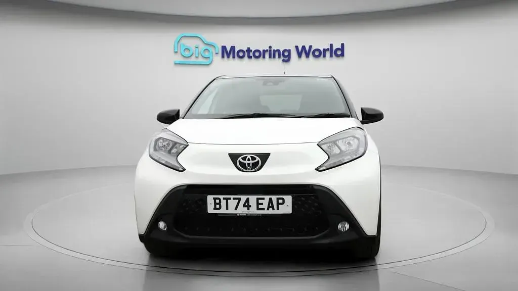Used Toyota Aygo X 72 HP (52 kW) 2024 White SUV