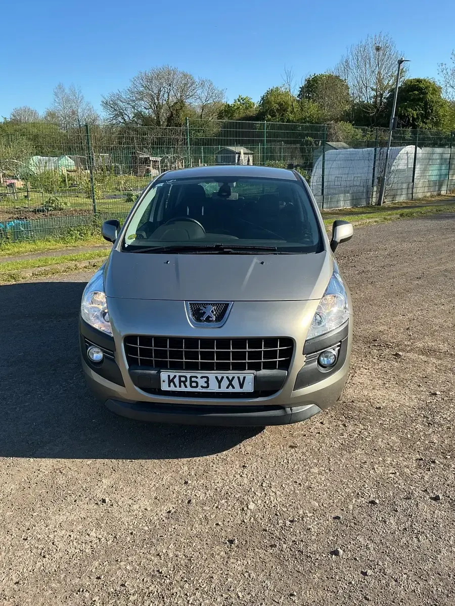 Usado Peugeot 3008 Active 2013 Gris Familiar
