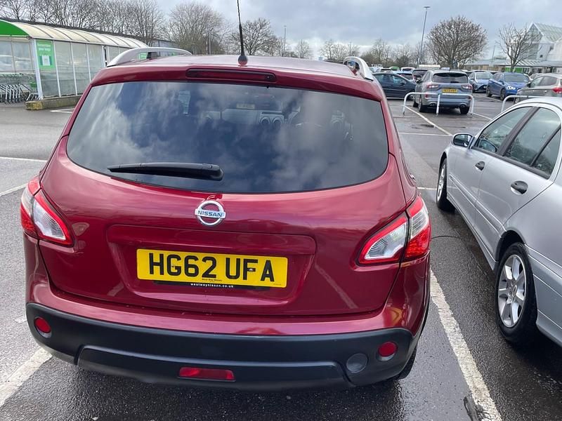 Used Nissan Qashqai N-TEC 117 HP (86 kW) 2013 Red SUV