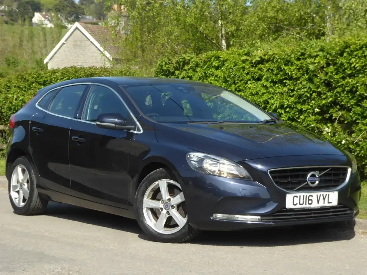 Begagnad Volvo V40 SE 2016 Blå Halvkombi