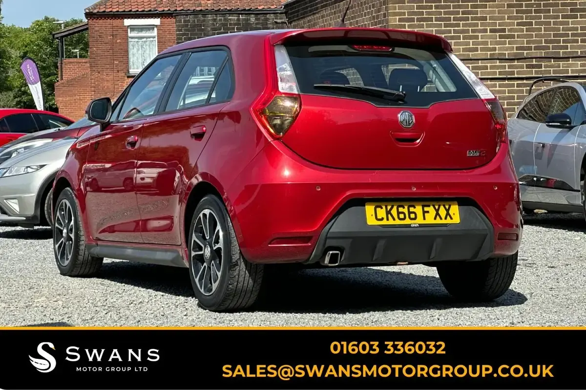 Used MG MG3 106 HP (77 kW) 2016 Red Hatchback