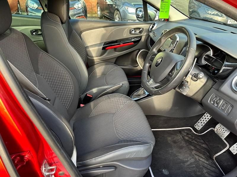Used Renault Clio IV 2015 Red Hatchback