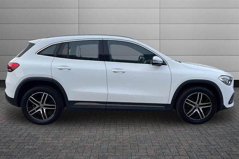 Used Mercedes GLA180 Executive 136 HP (100 kW) 2021 Polar white SUV