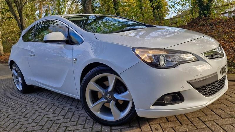 White Used 2016 Vauxhall Astra GTC SRi Hatchback | £4,350 (Fair price) - Image 1/2