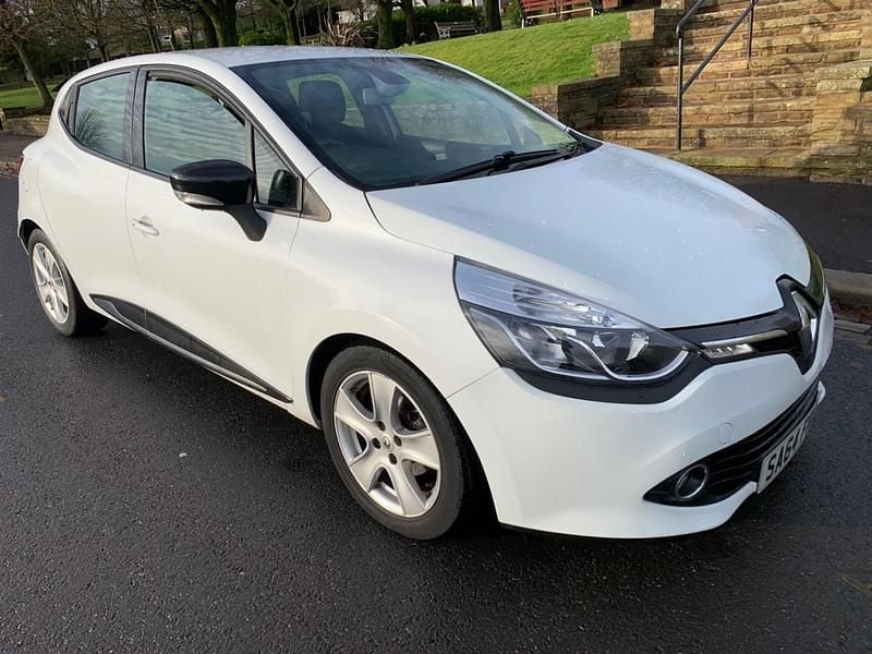 White Used 2014 Renault Clio IV Dynamique Hatchback | £2,695 (Super price) - Image 1/4