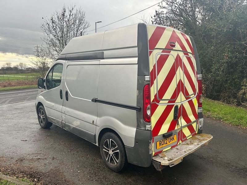 Used Vauxhall Vivaro 90 HP (66 kW) 2012 Silver MPV