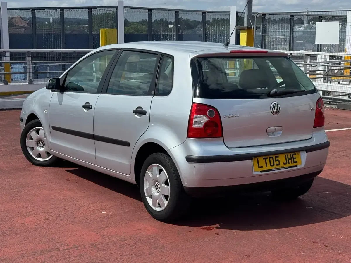 Used VW Polo 75 HP (55 kW) 2005 Silver Hatchback