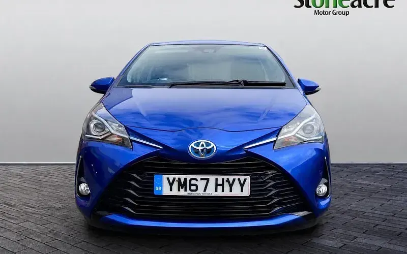 Used Toyota Yaris Hybrid 101 HP (74 kW) 2019 Blue Hatchback