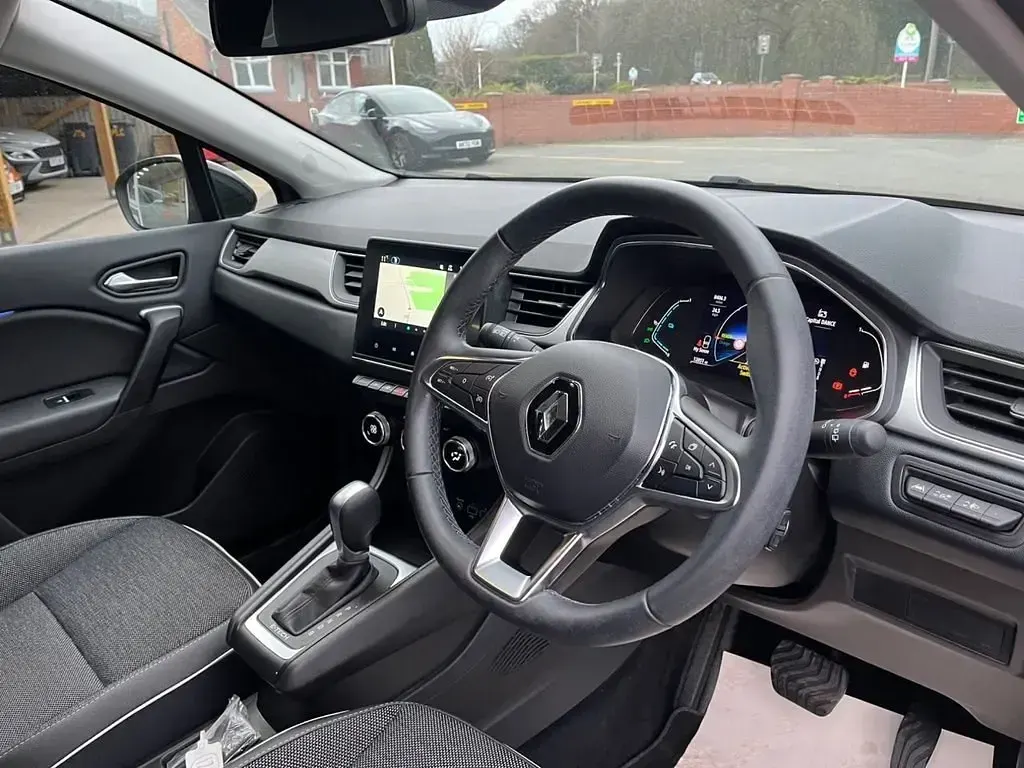Używany Renault Captur Techno 145 KM (106 kW) 2023 Szary SUV