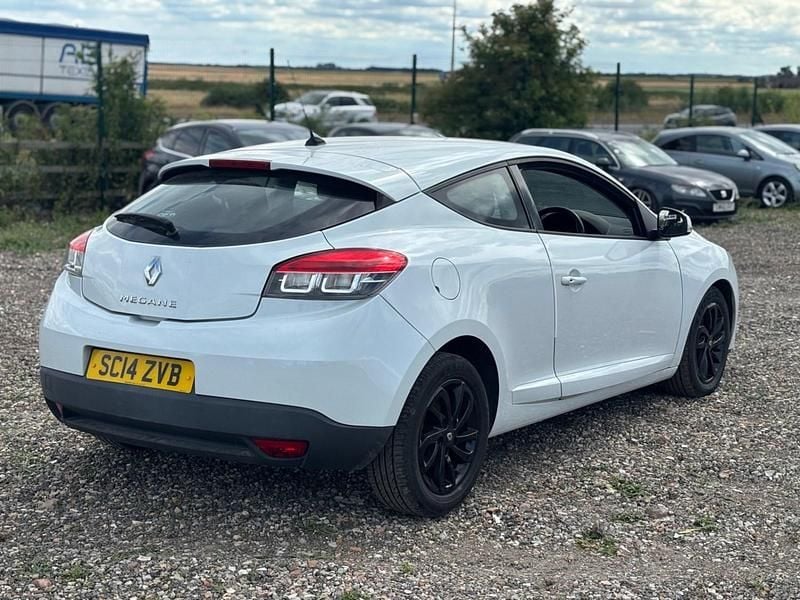 Used Renault Mégane Coupé Dynamique 110 HP (80 kW) 2014 White Coupe