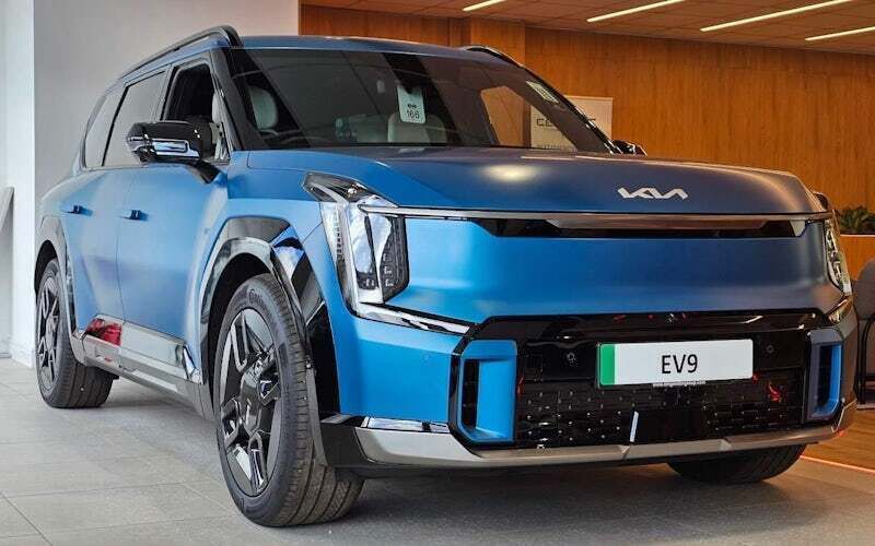 New 2025 Kia EV9 2 SUV | £74,135 (A bit pricey) - Image 1/4