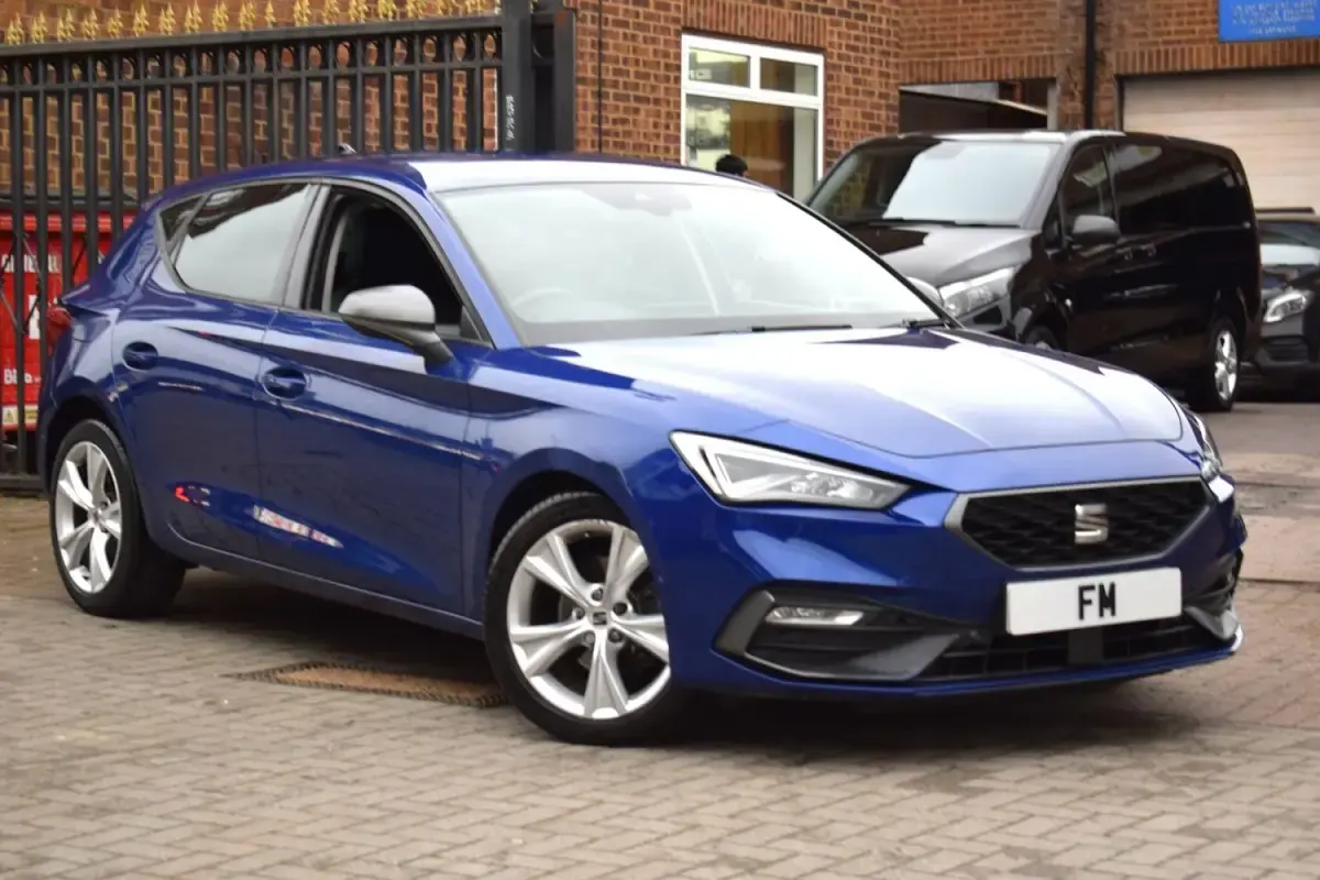 Begagnad Seat Leon FR 130 HK (95 kW) 2020 Blå Halvkombi