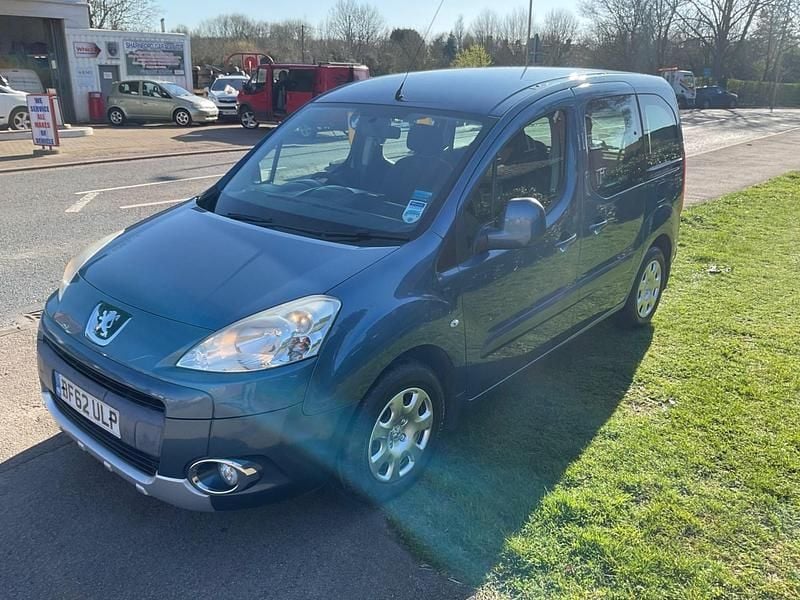 Used Peugeot Partner Tepee S 92 HP (67 kW) 2012 Blue MPV