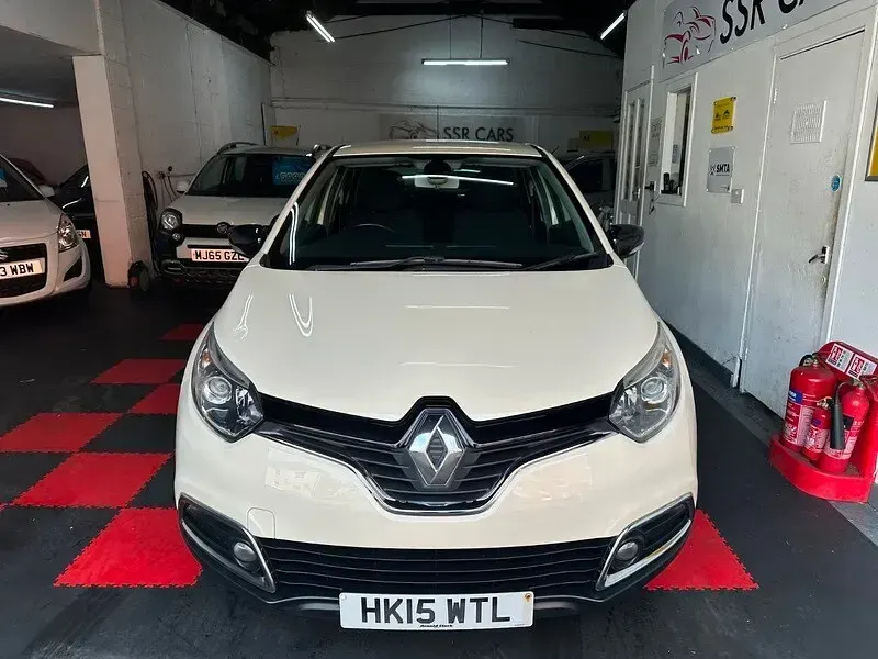 Used Renault Captur Dynamique 90 HP (66 kW) 2015 White SUV
