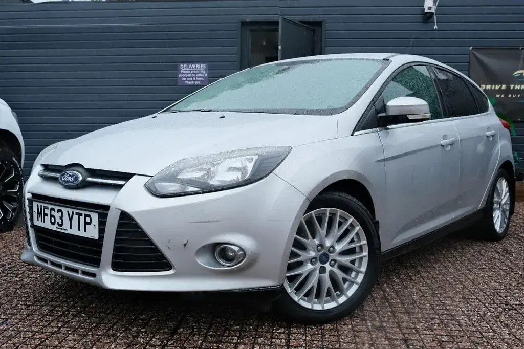 Used Ford Focus Zetec 100 HP (73 kW) 2013 Silver Hatchback