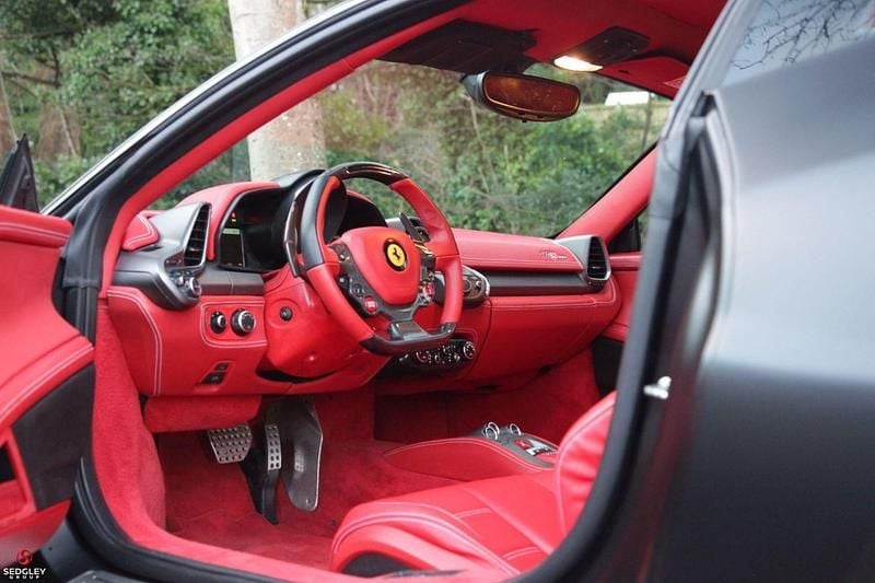 Used Ferrari 458 570 HP (419 kW) 2017 White Coupe