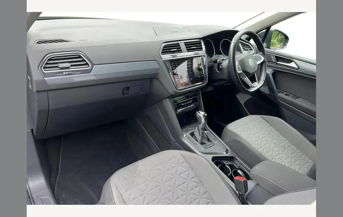 Usado VW Tiguan Life 150 HP (110 kW) 2021 Cinzento SUV