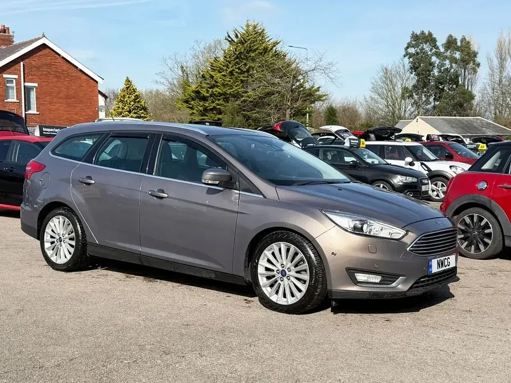 Usado Ford Focus Titanium X 150 CV (110 kW) 2016 Marrón Familiar